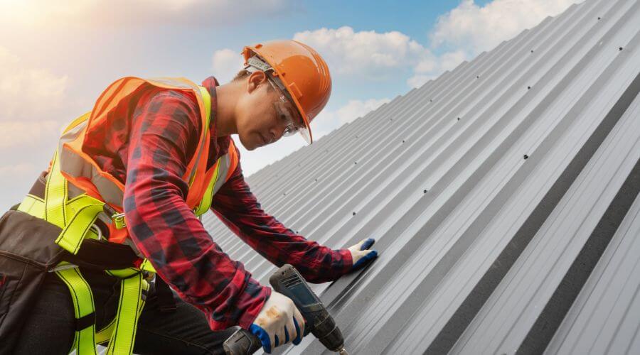 Professional gutter cleaning in Leeds, MA